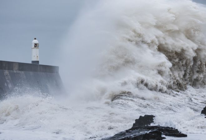 Huge wave battering English coastal defence